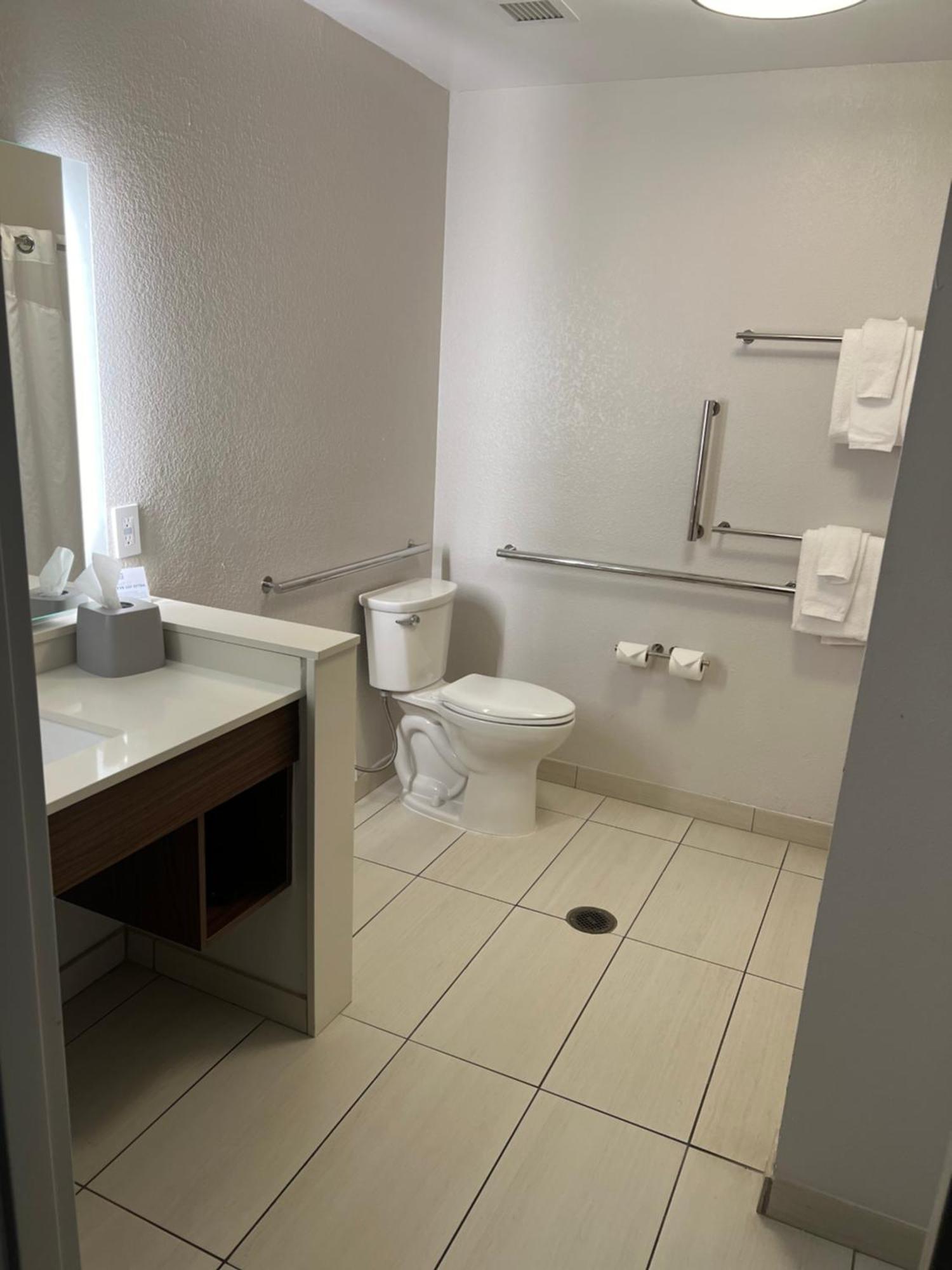Holiday Inn Express & Suites Mobile - University Area By Ihg Exteriör bild