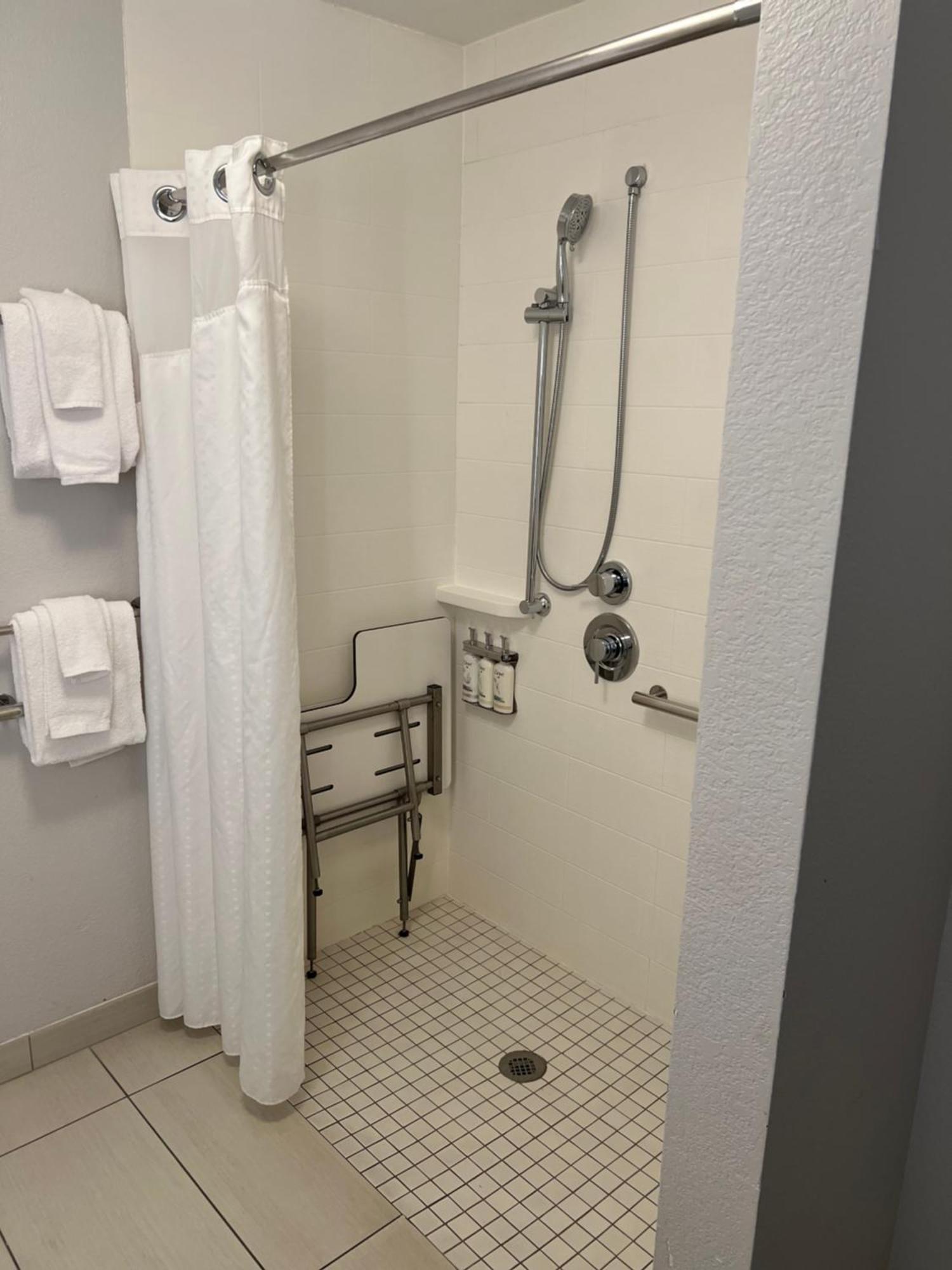 Holiday Inn Express & Suites Mobile - University Area By Ihg Exteriör bild