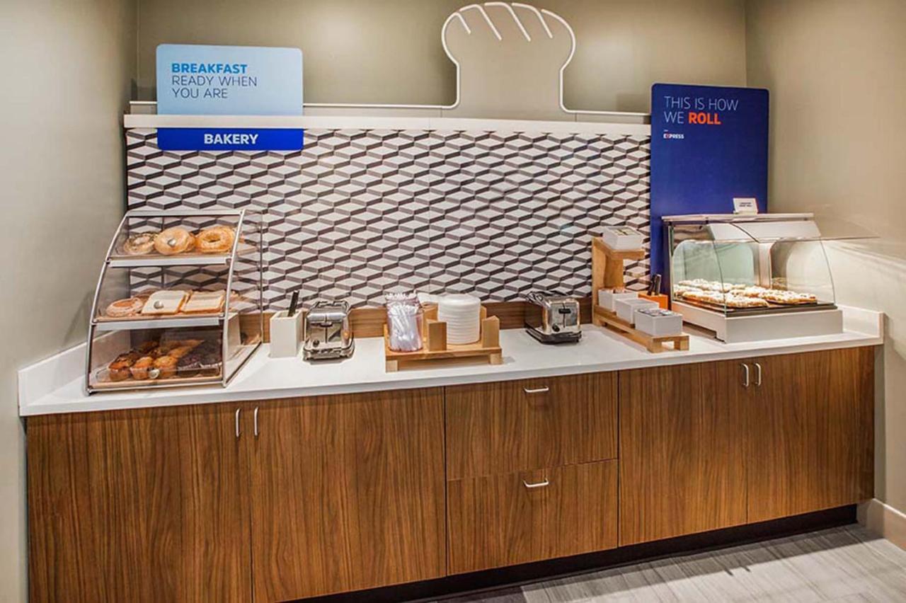 Holiday Inn Express & Suites Mobile - University Area By Ihg Exteriör bild